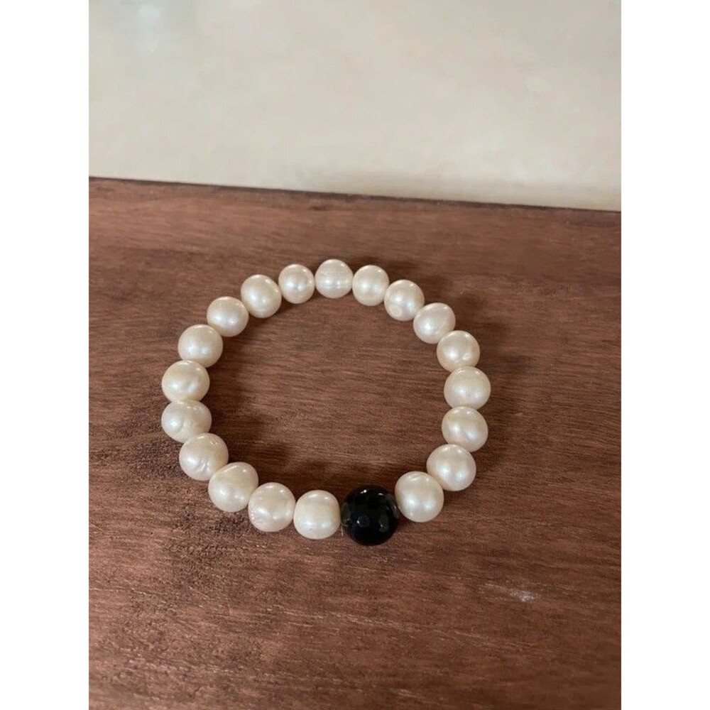 Genuine freshwater pearl stretch bracelet